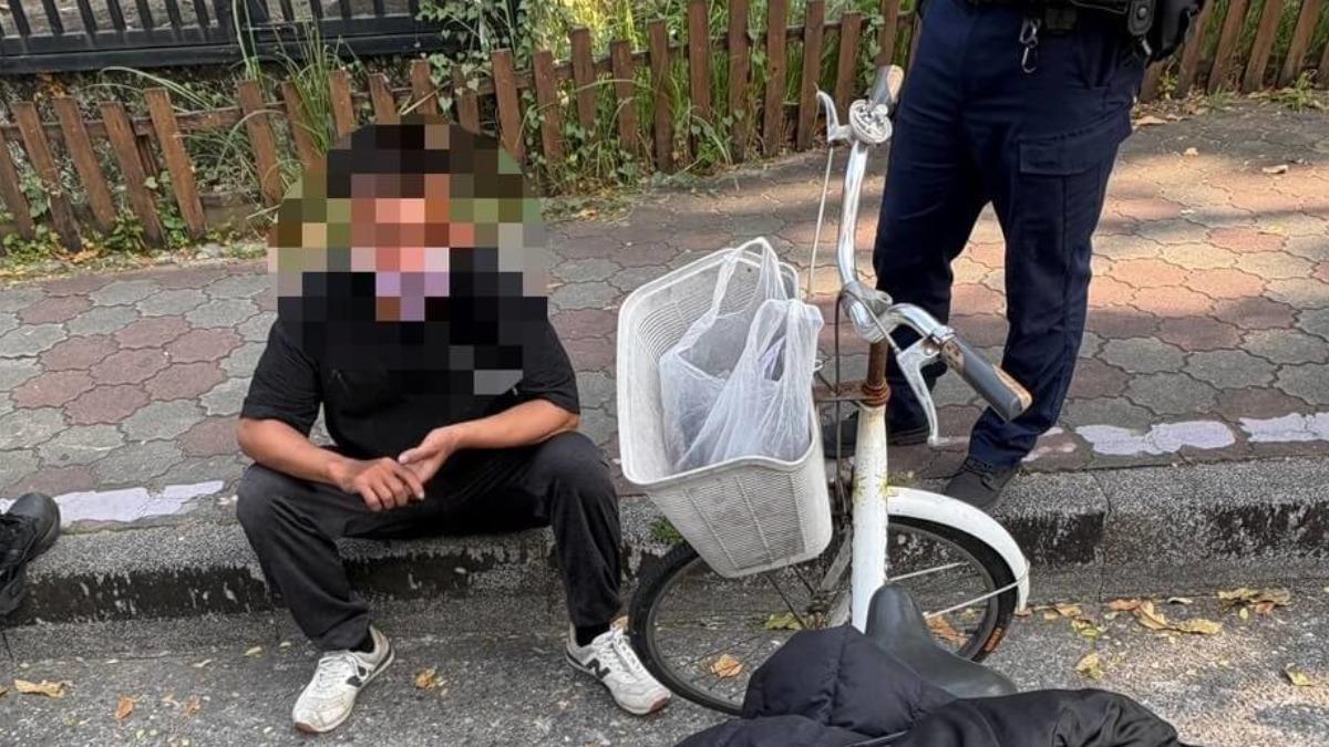 驚恐瞬間!屏東醉漢持刀追2高中生 警方火速到場制伏