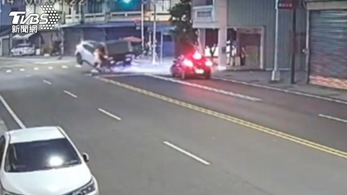 快訊/雲林重大車禍!逆向撞2車碎爛成廢鐵 2無心跳2重傷