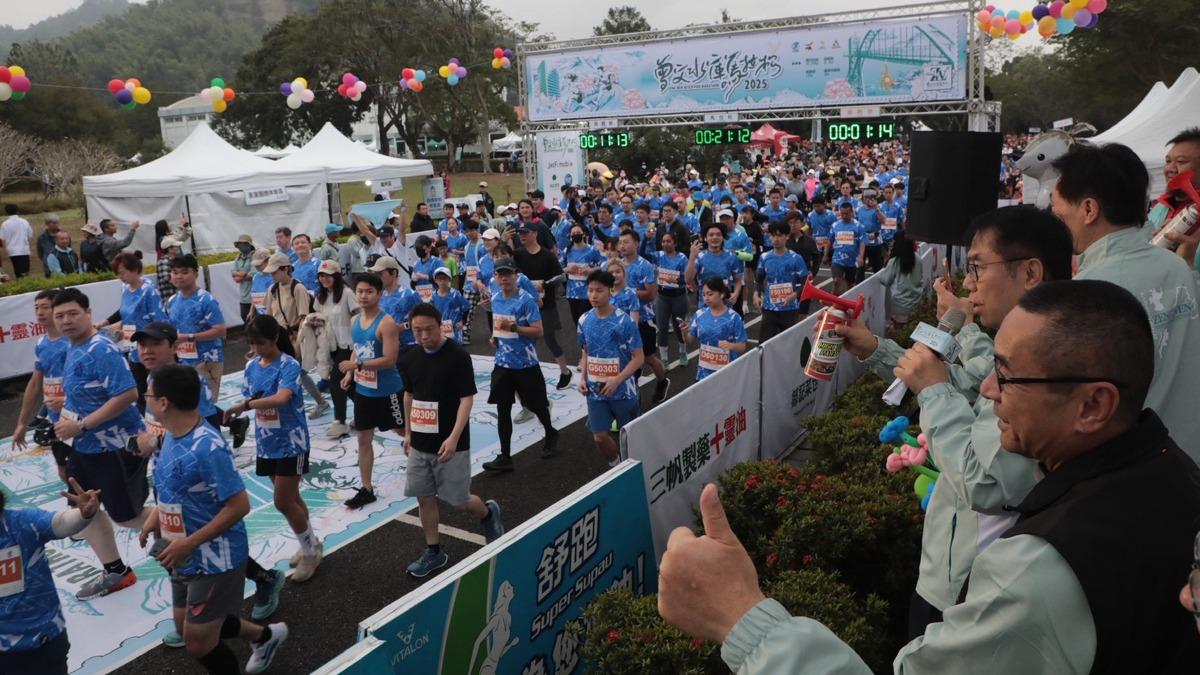 曾文水庫馬拉松開跑!吸18國3650人挑戰200公尺高低差