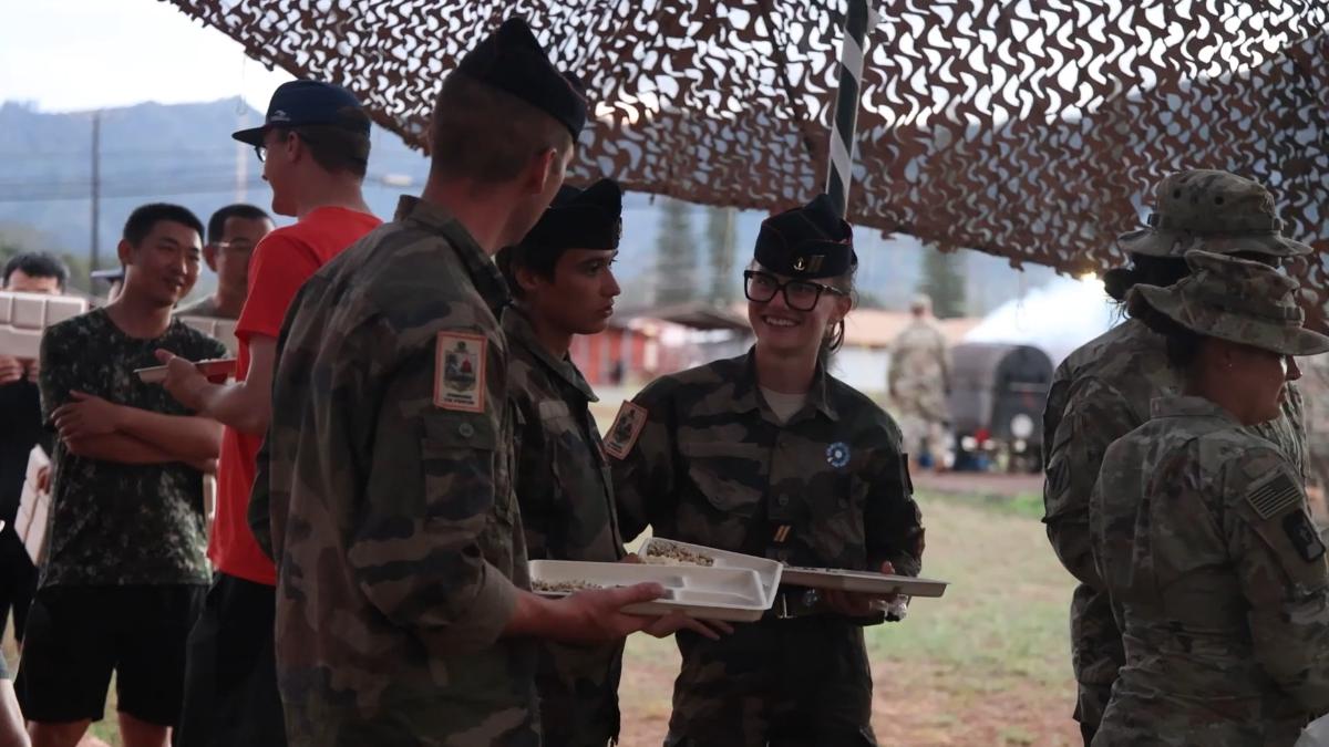 餐會影片疑有最熟悉「台灣口音」、迷彩衣! 美媒揭我赴夏威夷多國演訓