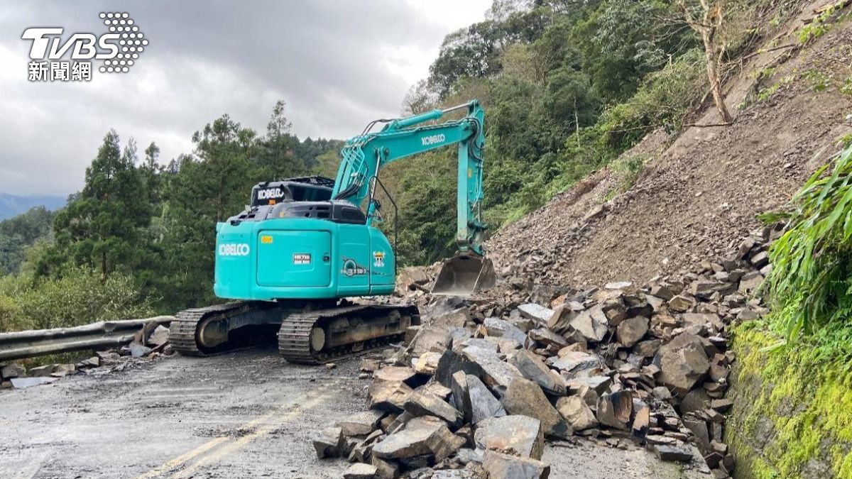 宜蘭太平山道路崩塌處施工搶修 年底前每整點放行10分鐘
