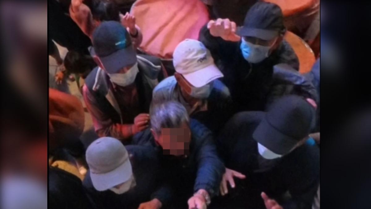 西門町驚見扒手集團? 網友控皮夾被幹走:五個棒球帽圍我旁邊