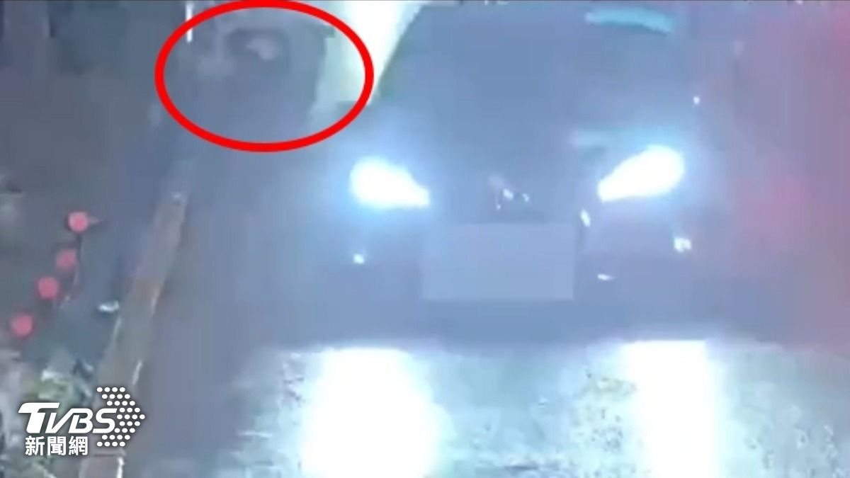 女童誤闖基隆快速道路閘道 遭Uber擦撞連滾多圈倒地