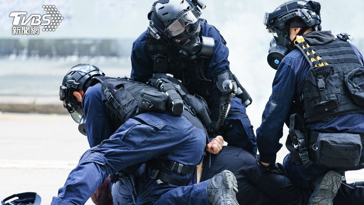 有政治意圖?疑軍事形式練槍 香港首引「非法操練罪」逮9男