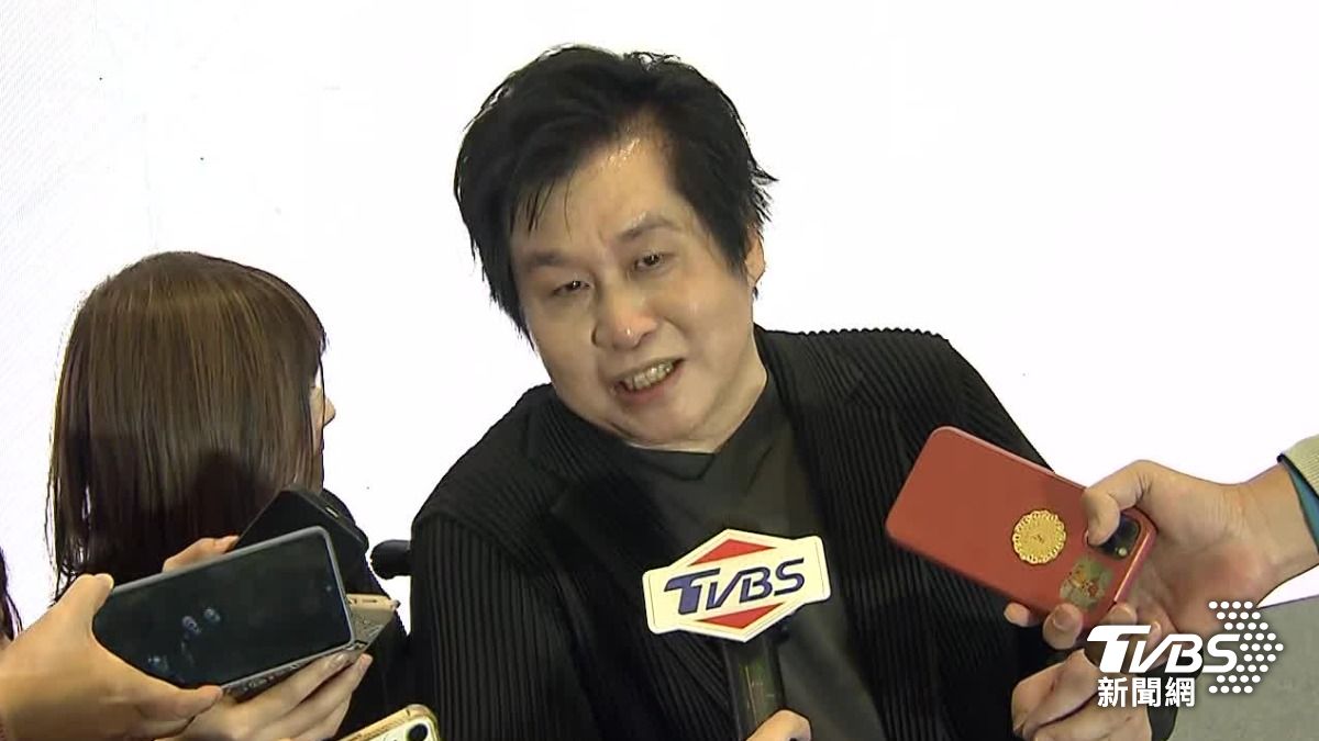 開轟深圳機場!鄭智化「連滾帶爬」登機後首露面:文明野蠻永遠沒法溝通