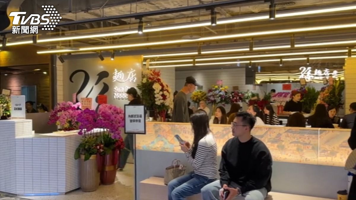 黃仁勳愛店「你也能吃」 私廚「喜相逢」百貨美食街開麵店