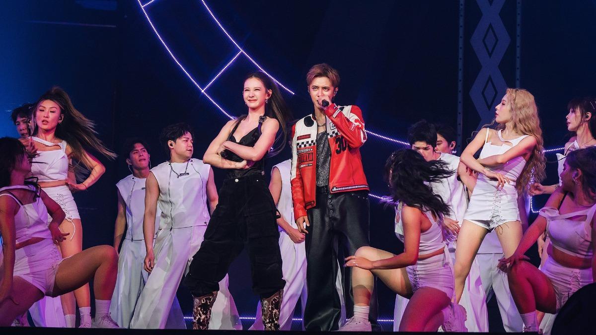 羅志祥唱一半!安心亞深V狂震尺度爆表 性感Bra跑出來