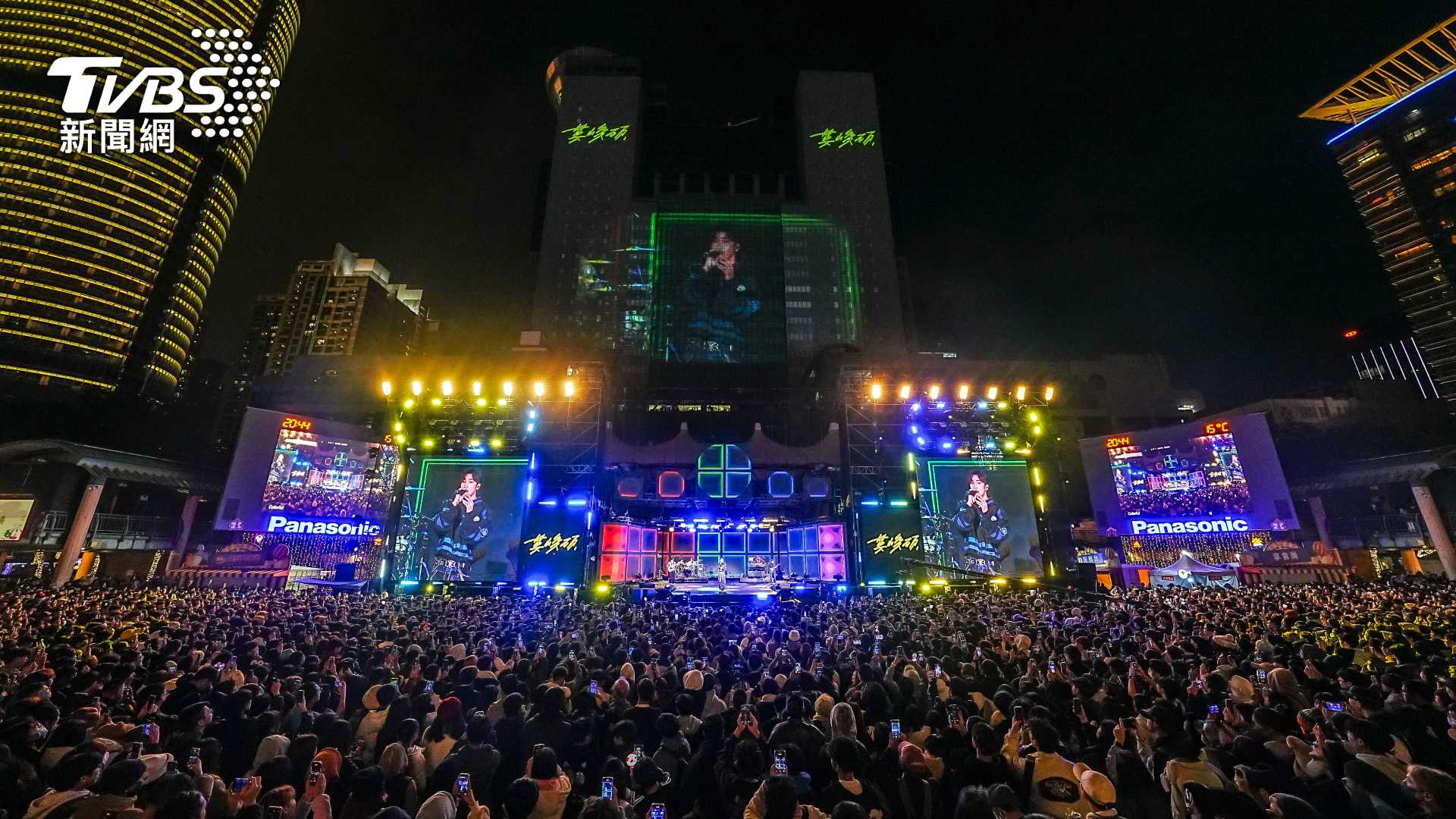 巨星耶誕演唱會告五人震撼開場 動力火車壓軸演出點燃週末夜晚