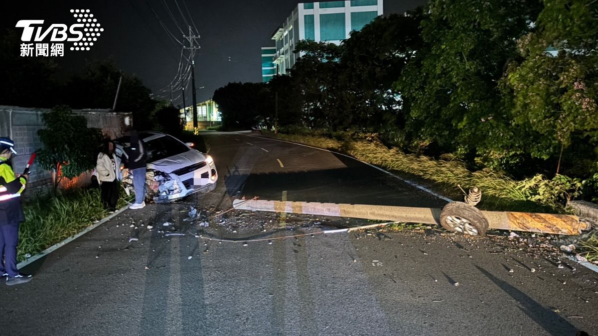 碰!桃園男酒駕「撞斷電桿」輪胎噴飛 害1615戶停電