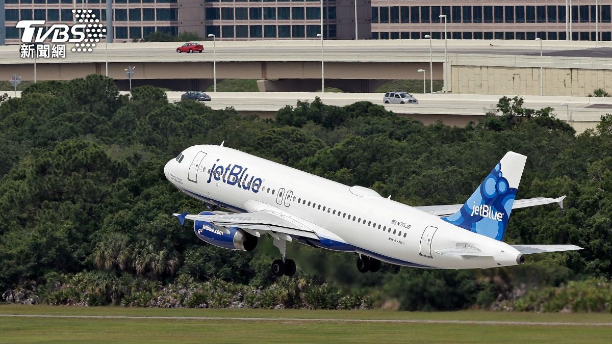 捷藍航空險空中撞上美軍加油機 控軍機闖航道、應答器還沒開