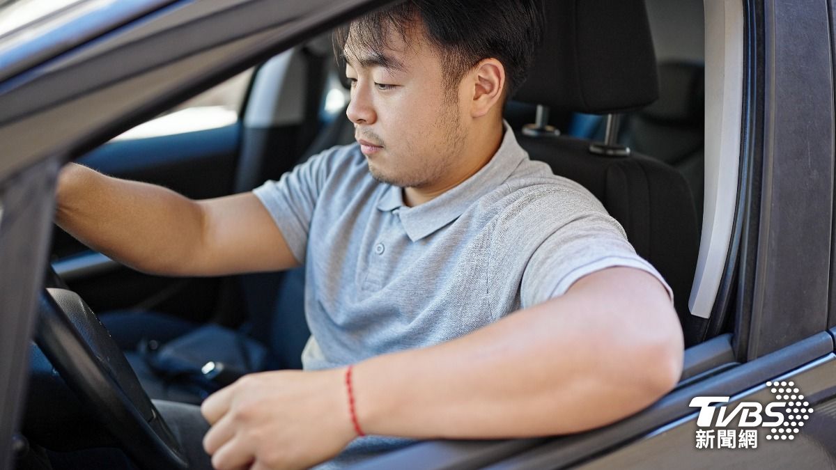 老公下班待停車場15分鐘!人妻疑惑 網直言:需要喘口氣