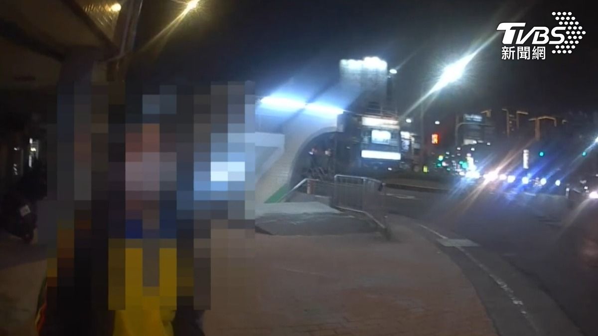 敲門嘸人應…台中少女站街頭淚「父母失聯」 警嚇死奔現場真相曝