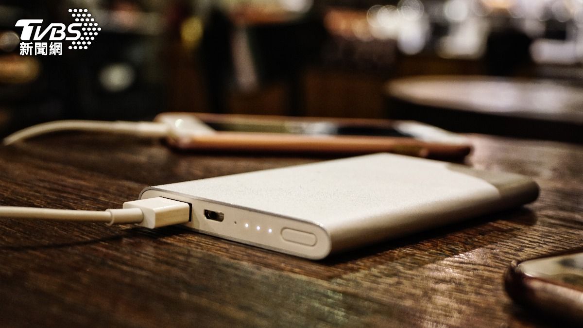 行動電源起火爆炸怎辦?消防局揭4大NG習慣