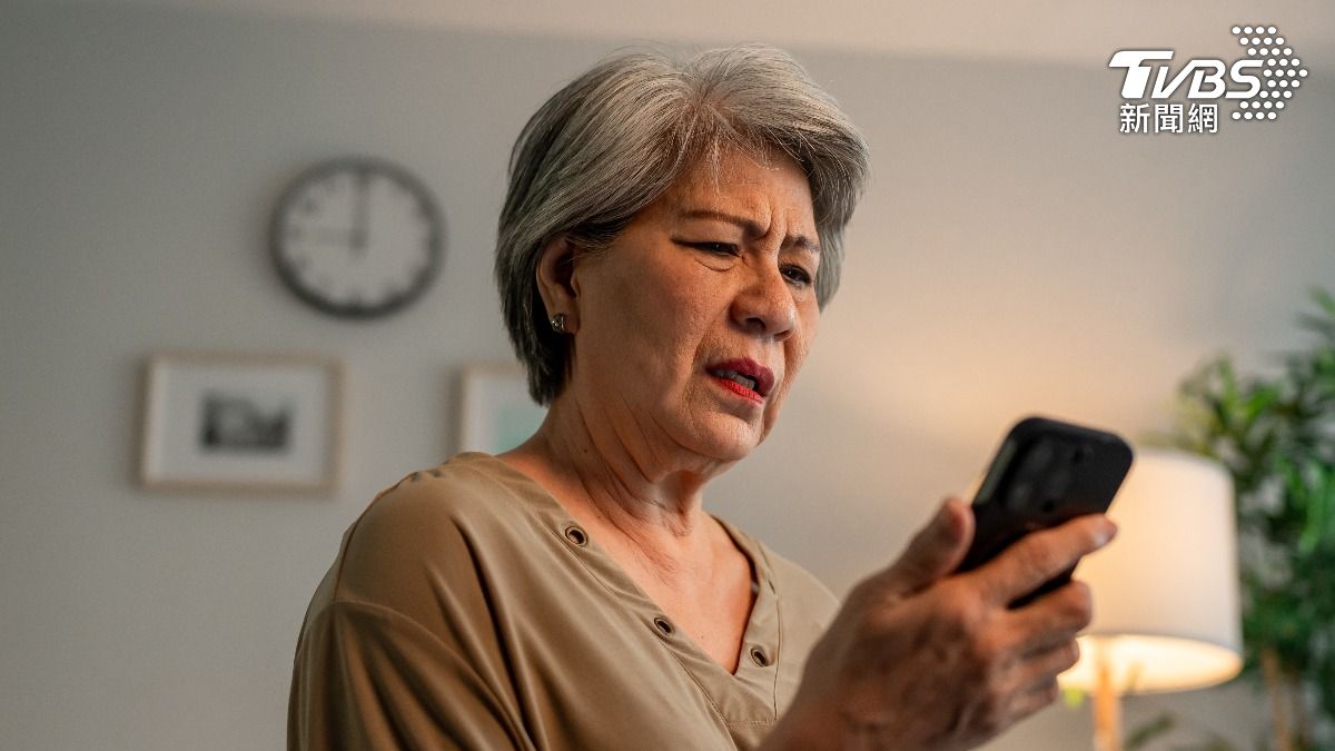 七旬母突傳訊求加生活費!兒察覺1異狀起疑 返家驚覺「被設局」
