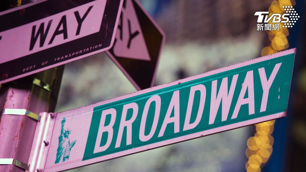 傳統舞台迎轉折!百老匯轉型求生 AI重讀再現莫里哀