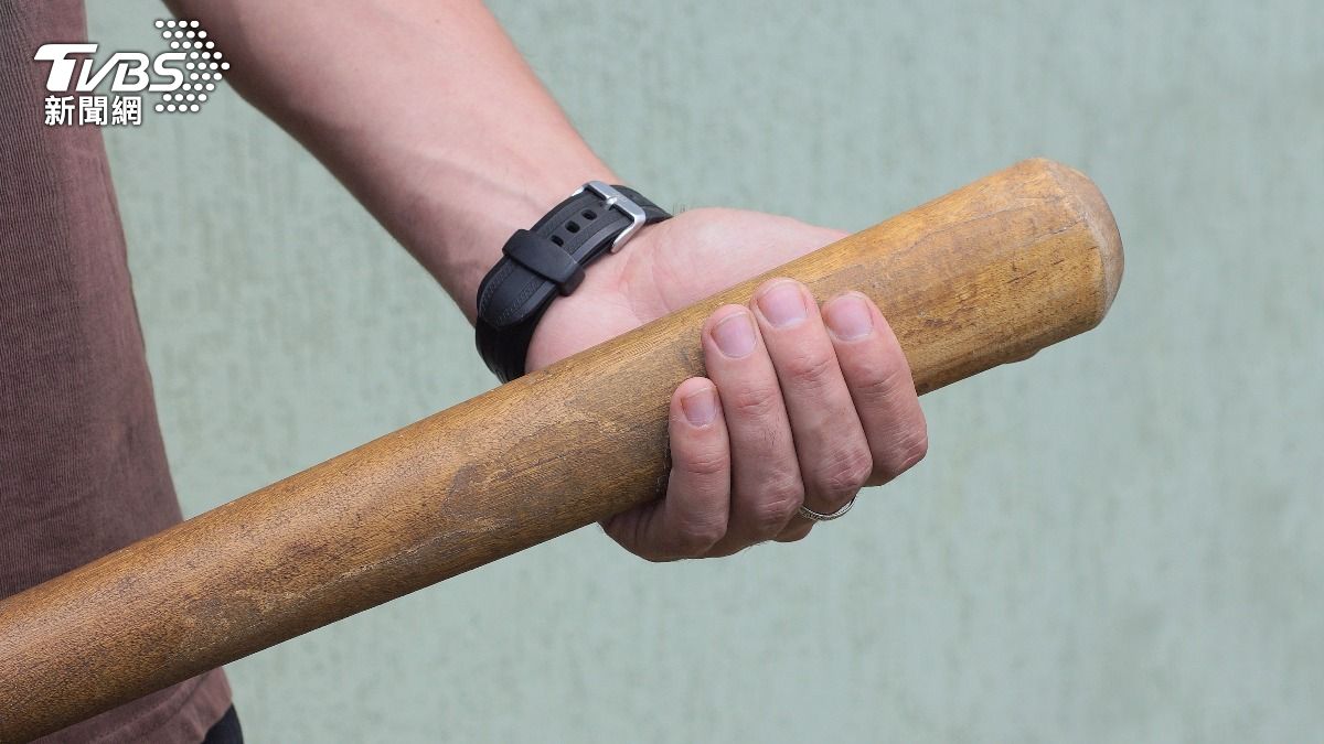 不滿「結帳等太久」痛打店員!追急診恐嚇嗆警 臨時工連犯4罪慘了