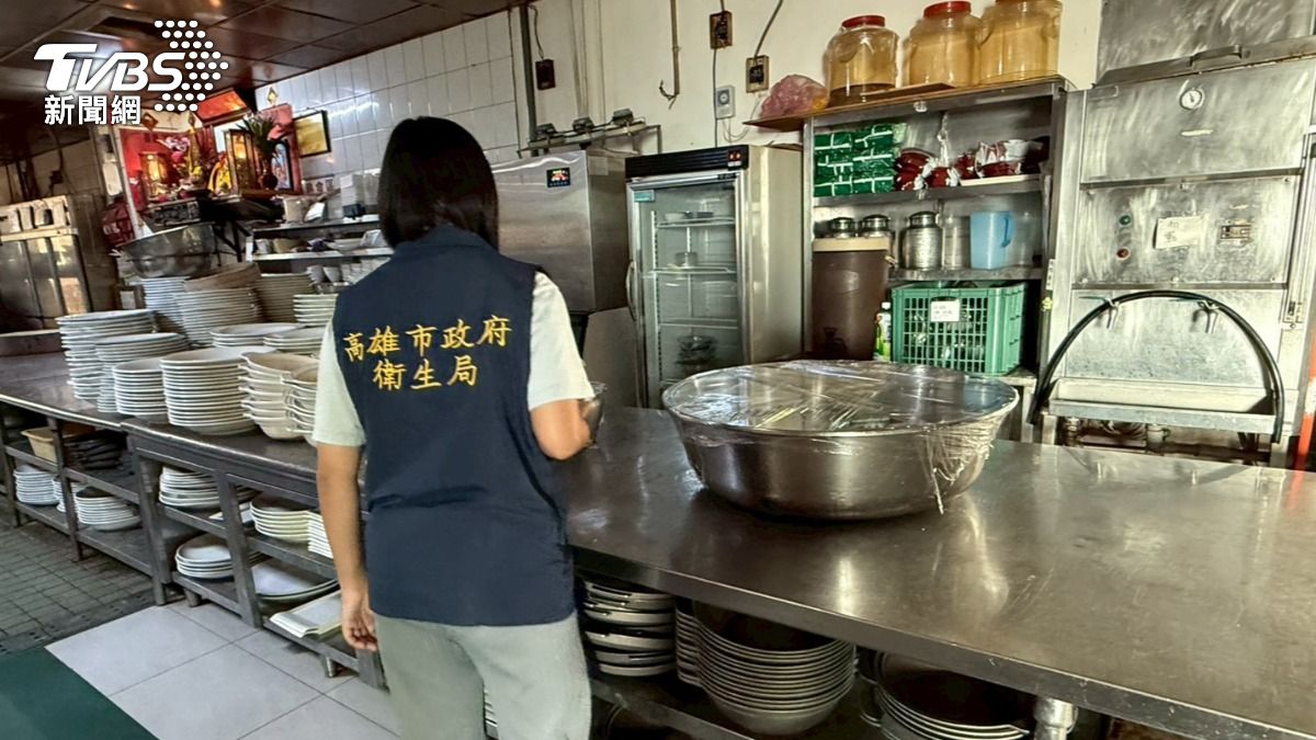 飯店聚餐疑食物中毒!11人上吐下瀉 衛生局採檢
