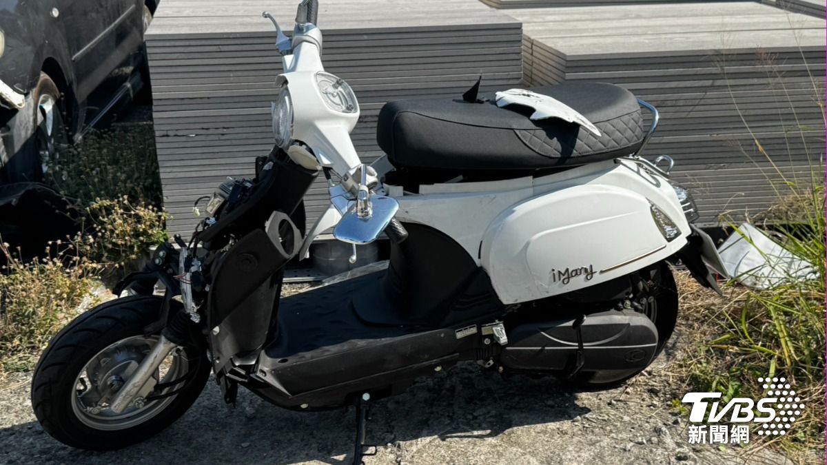 高雄77歲駕駛逆向暴衝 雙載母子「撞成夾心」送醫搶救