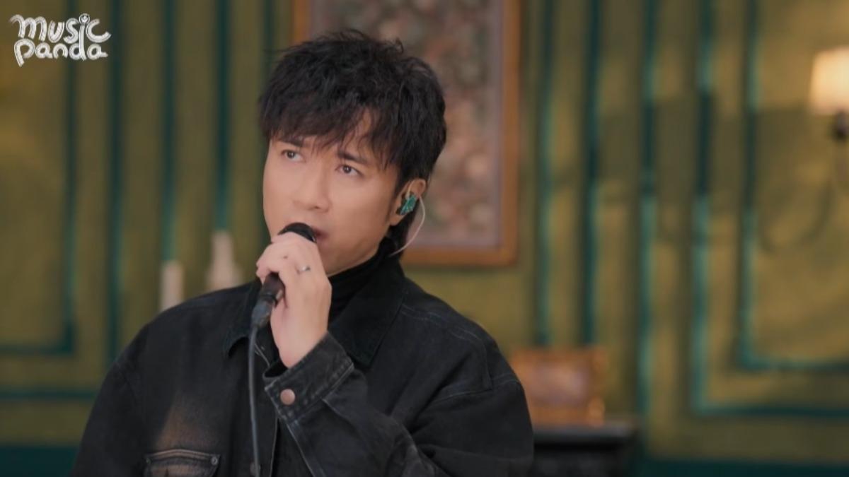 莫文蔚、古巨基開嗓「為港祈福」 維港跨年煙火喊卡