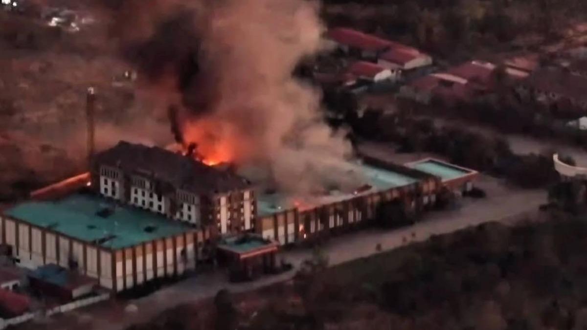 稱摧毀6詐騙基地!泰軍再襲柬埔寨賭場大樓 濃煙竄天畫面曝