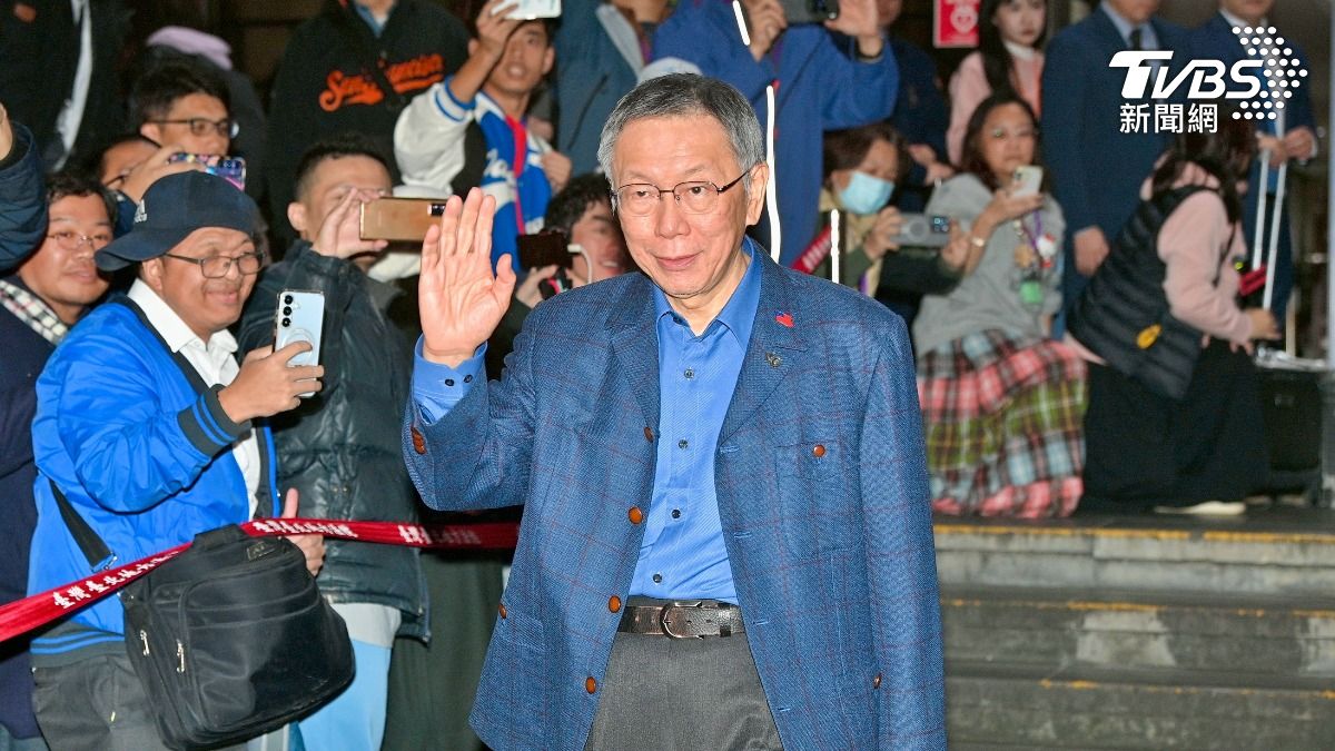 柯文哲遭「狂揉雙頰」!粉專轟議員張雪如不尊重 網看法兩極