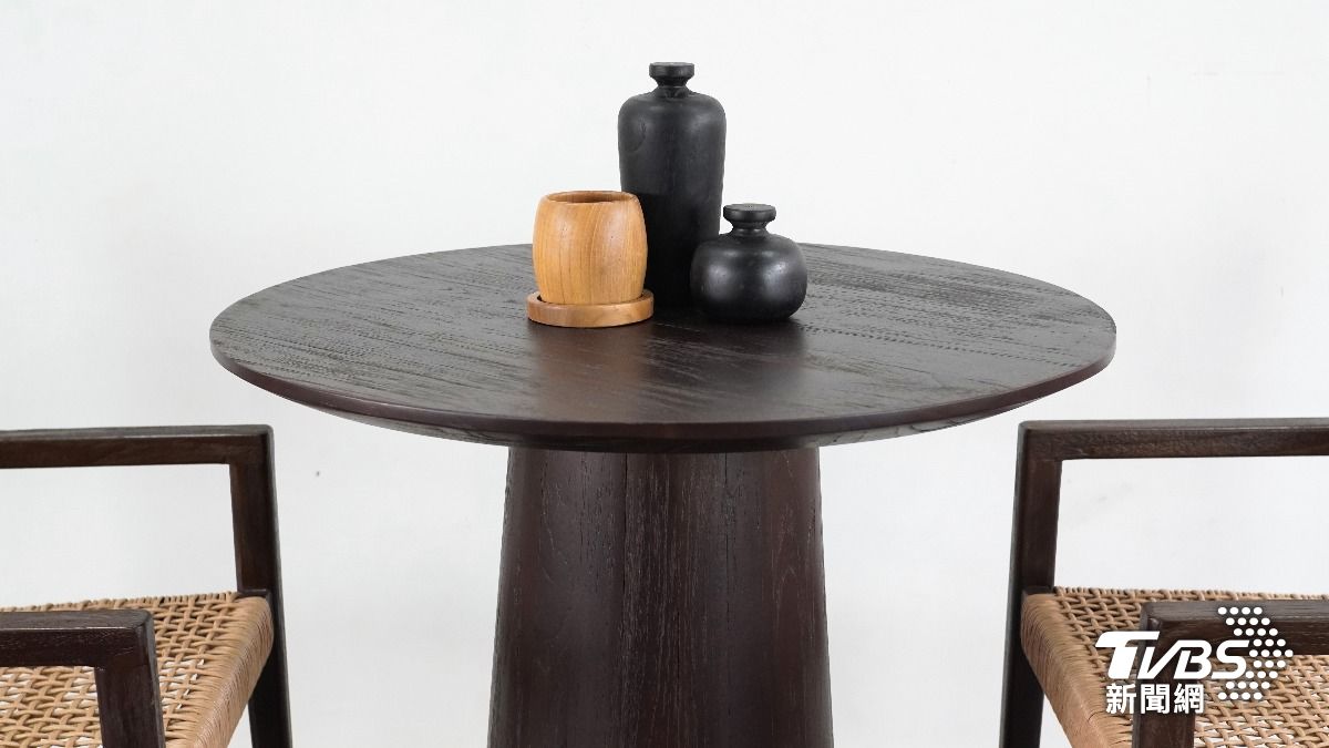 長輩超愛用「原木家具」!他困惑不解 網笑曝:一桌傳三代