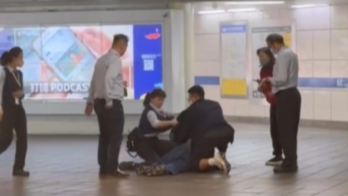 不斷更新/台北車站M8出口遭燃爆裂物+煙霧彈 1命危1受傷送醫搶救