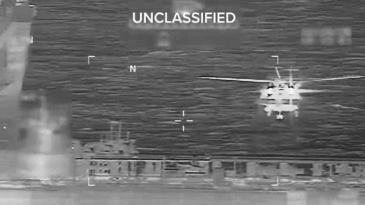 美再扣油輪!委內瑞拉痛斥「竊取與綁架」 直升機狂盤旋畫面曝