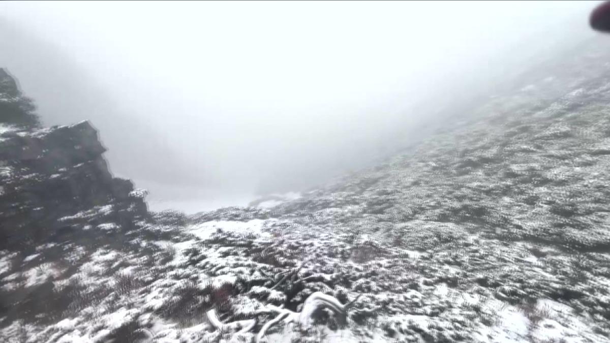 雪山初雪降臨!積雪1公分化身銀白世界 山友直擊