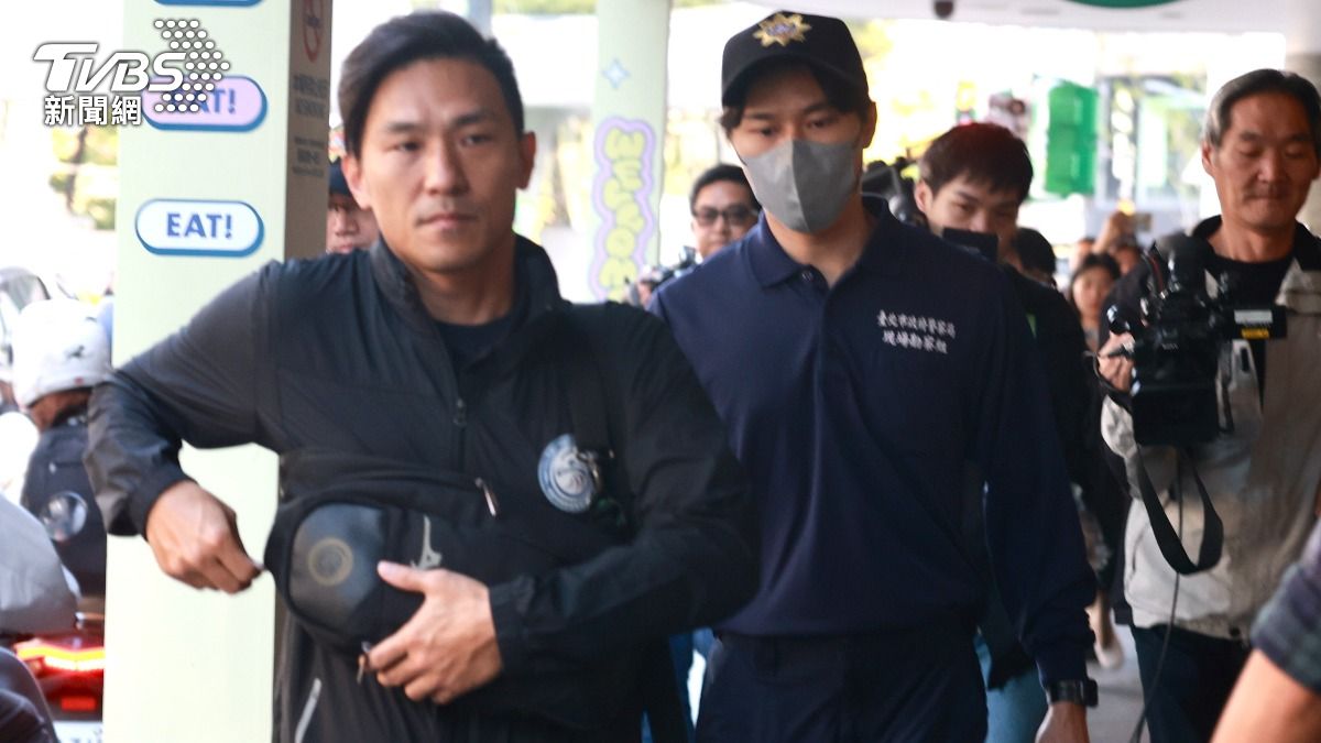 北市刑大鑑識中心人員,回到誠品南西進行相關採證。(圖/華子琛攝) 圖/北市刑大鑑識中心人員,回到誠品南西進行相關採證。(TVBS 提供)