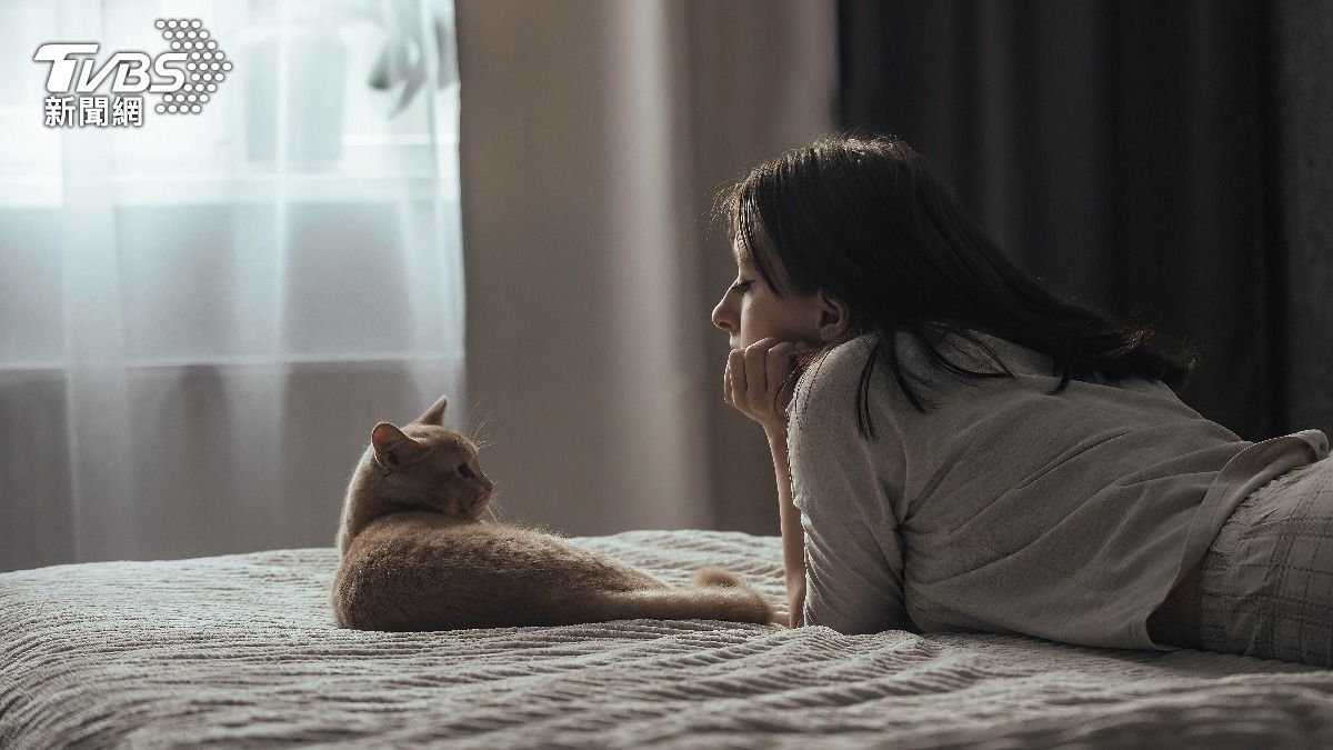 冬天日照縮短,讓負責快樂與平穩的血清素製造變少。(示意圖/shutterstock達志影像)