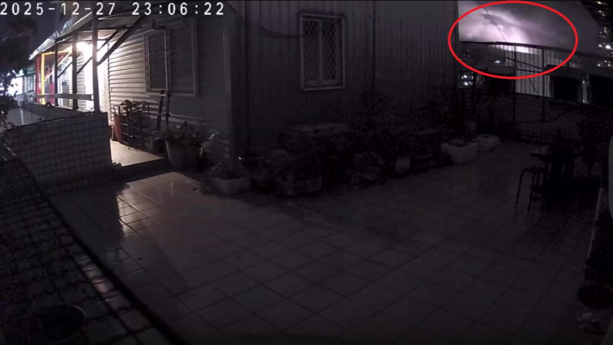 �±�«��ס�Ҽ����������ĵ�����⻭�档 ��ͼ/Threads@ryenlin ��Ȩʹ�ã�