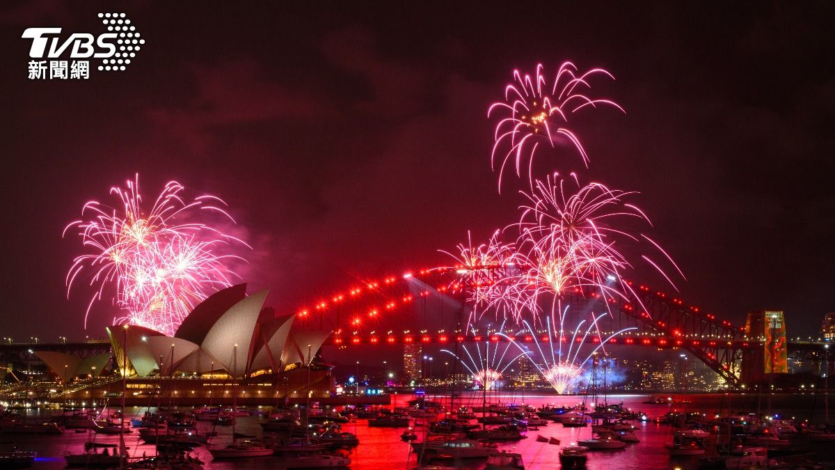 澳洲雪梨12分鐘跨年煙火秀　湧入百萬人共迎2026
