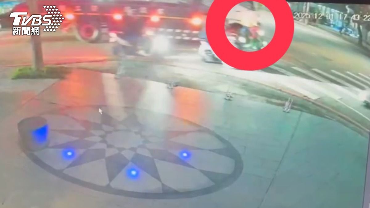 有片／悲傷跨年夜…台中婦綠燈起步　捲後方貨車輪先撞後輾斃