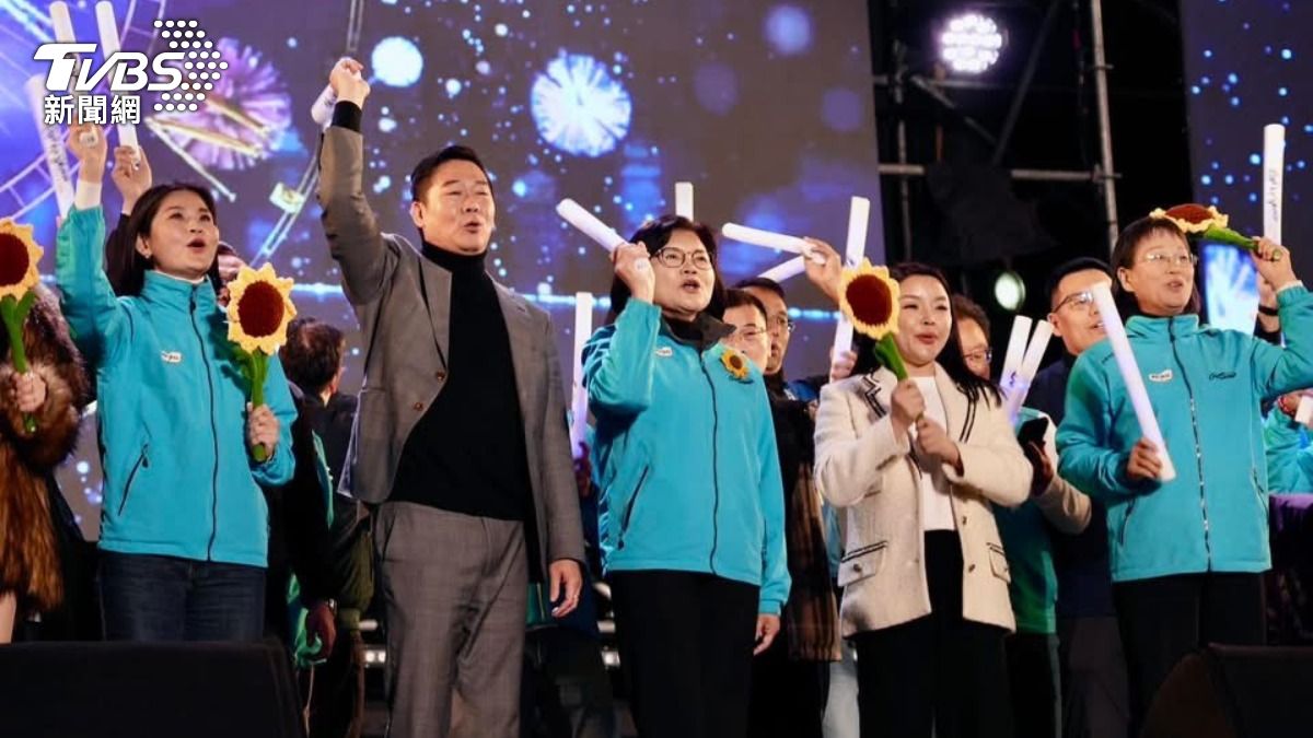 雲林跨年煙火配樂「烏龍派出所」　觀眾笑翻：以為所長在追兩津