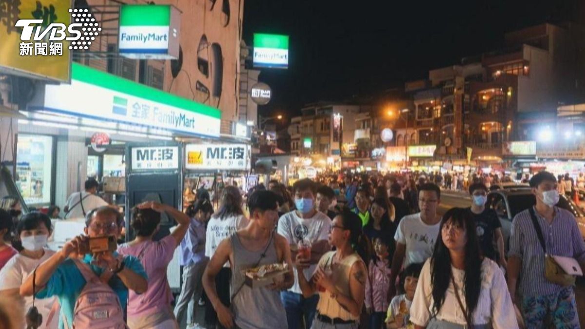 跨年夜「1地方」看煙火被擠爆！網酸：真正有錢人才會來