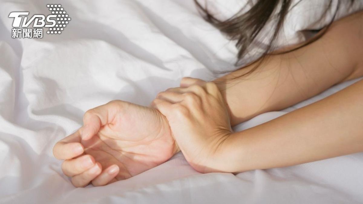 不到一年「硬上200次」！15歲女友肚子被搞大　男子獲輕判