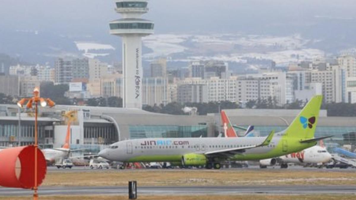 登機辦一半…韓國廉航客機「起飛前冒煙」 機上122人急疏散