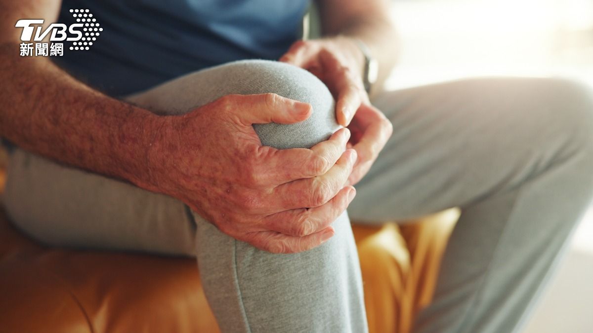 膝蓋痛別只怪年紀!醫揭「護軟骨菜單」緩退化:這類食物要避開