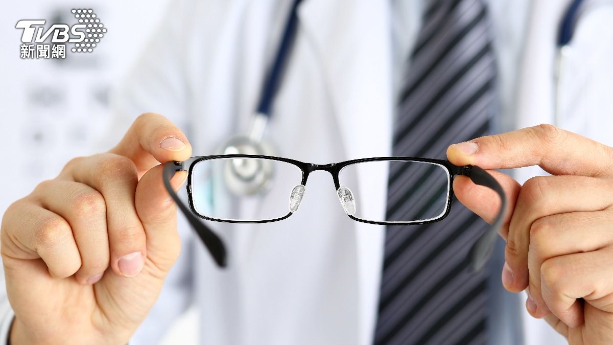 配眼鏡破萬!懷疑自己成「盤子」 內行揭殘酷真相:別再看成本