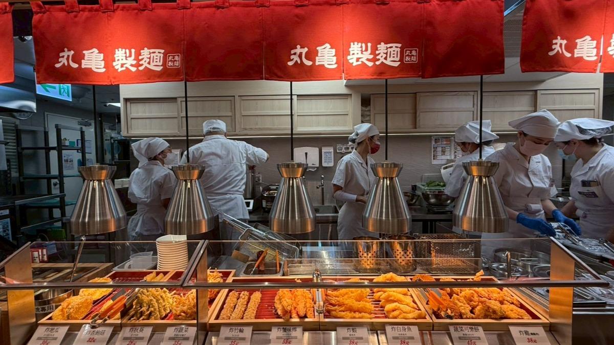 知名日式烏龍麵店「丸亀製麵」爆重組肉標示不符!遭開罰3萬元