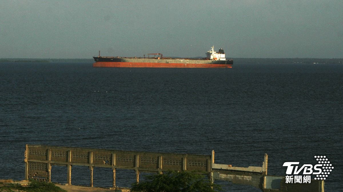 石油禁運全面生效!12油輪疑「暗黑模式」突破美封鎖 暗離委國水域