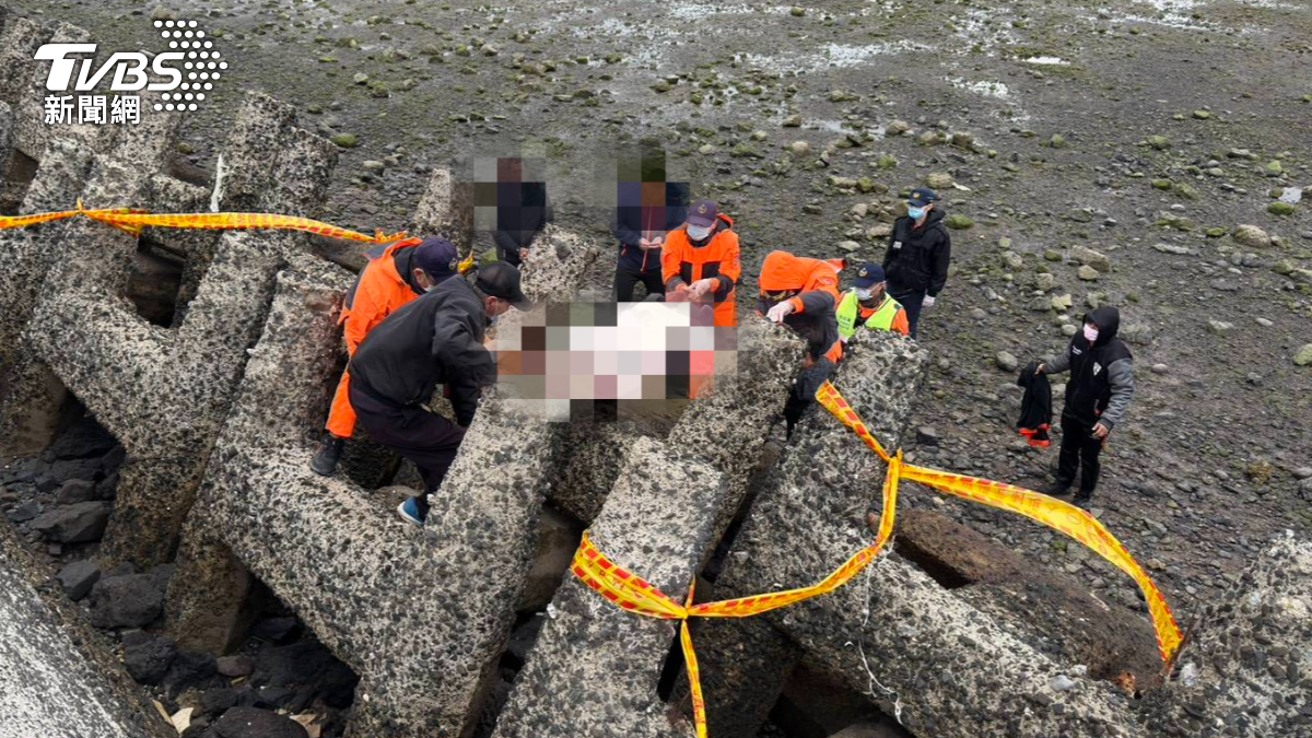 天冷捕魚悲劇!澎湖66歲男倒臥消波塊叫不醒 疑心梗猝死