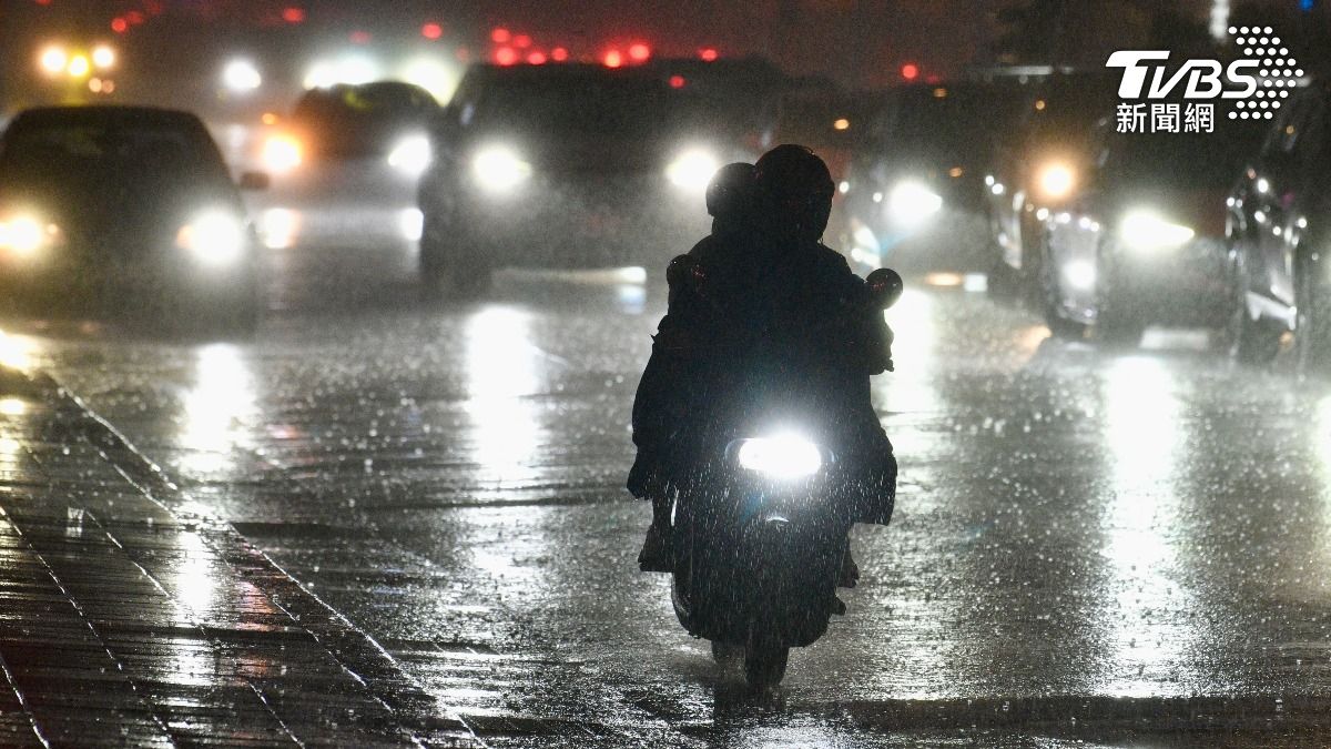 機車族注意!寒流騎車時速50「體感0度」 1招保暖必備