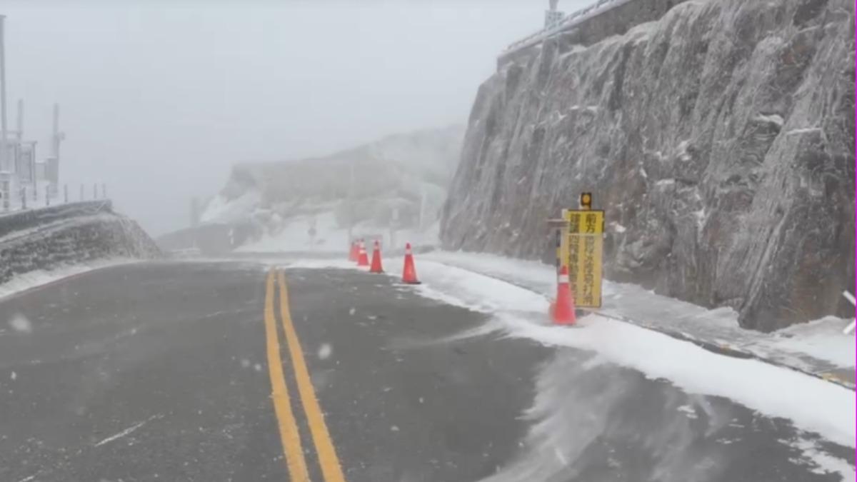 冷氣團發威染白合歡山!海拔2千米清境也飄雪霰 絕美畫面曝