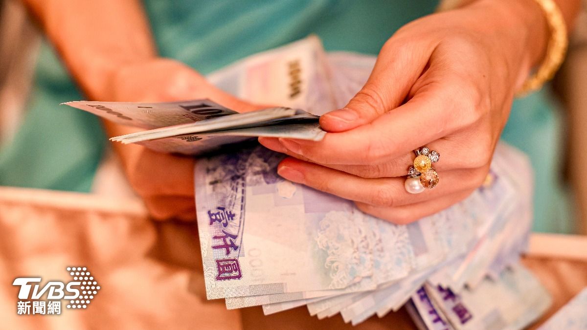 家族事業媽月給3萬6!她煎熬想逃 帳戶突現「鉅額年終」:不累了