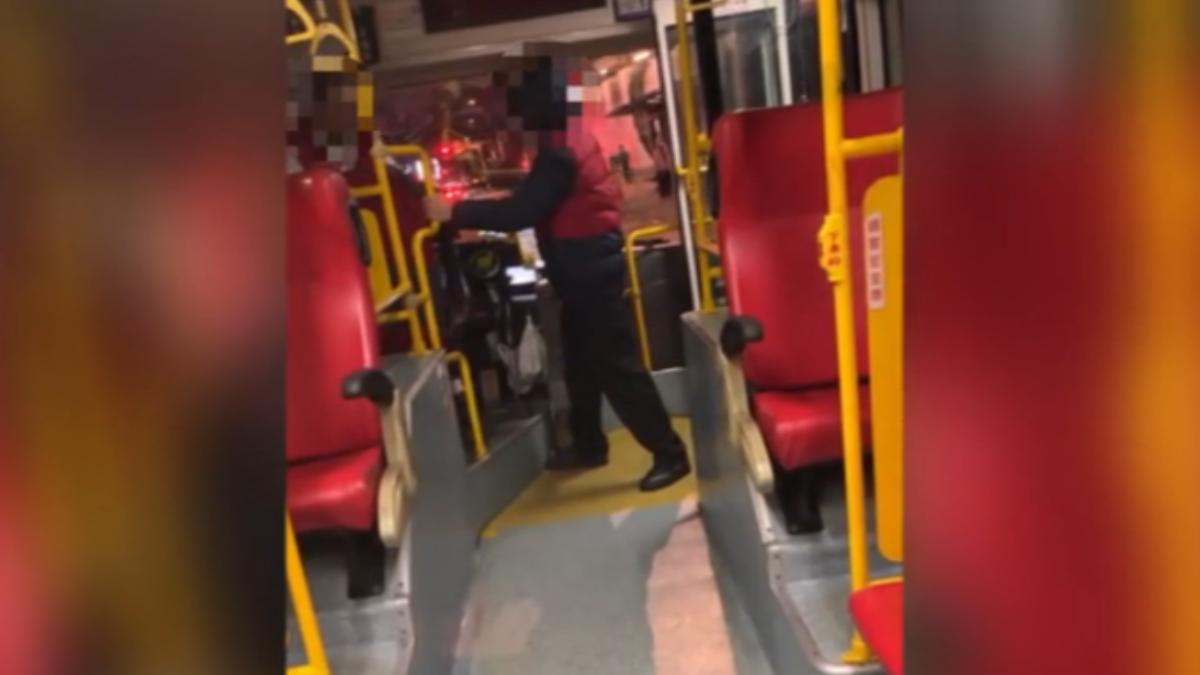82歲老翁問路嫌「不好好開車」!公車上演全武行 和司機互毆