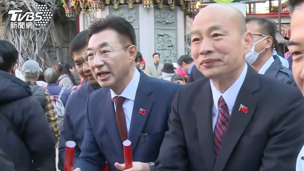 韓國瑜台中發春聯 嘆與江啟臣合體「吃虧」:他老婆比我家漂亮