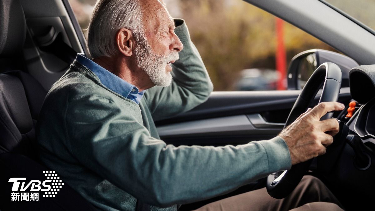 英道路安全新規:擬強制70歲駕駛「視力、認知檢測」