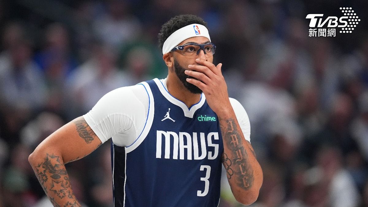 NBA/獨行俠球迷崩潰!戴維斯左手韌帶受傷 若手術賽季恐報銷